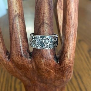 A silver toned floral ring in a size 8